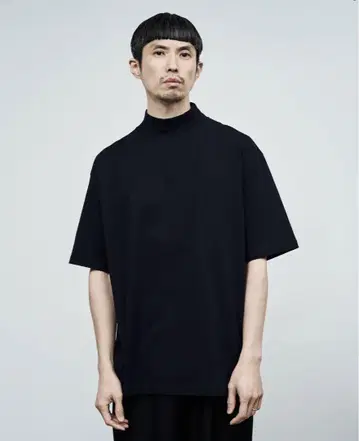 그라프페이퍼 S/S 모크 넥 티 블랙
