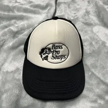 Bass Pro Shops 트래커 캡 화이트/블랙