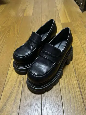 EMODA 탱크 밑창 벌키 로퍼