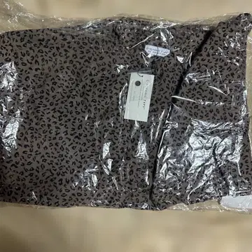 브라운 레오파드 무늬 긴팔 셔츠