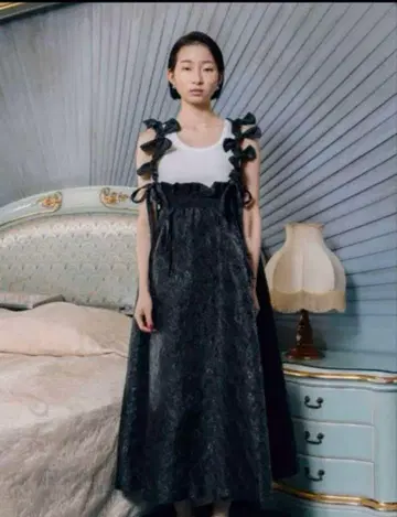 Bibiy. 리본 숄더 롱 스커트