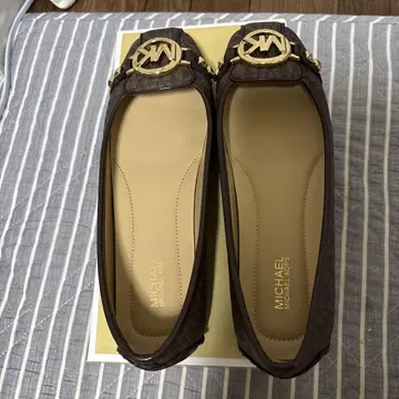 마이클코어스 브라운 플랫슈즈