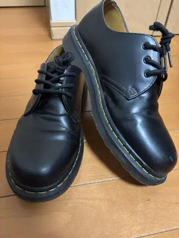 Dr. Martens 3홀 신발