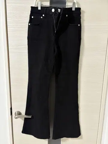 JEANASIS 플레어 블랙 팬츠