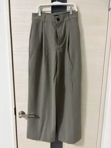 Zara 카키 팬츠