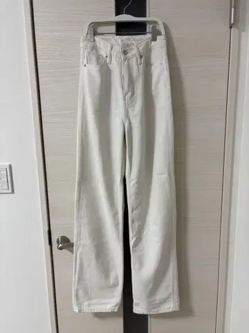 H&M 화이트 데님 스트레이트 팬츠