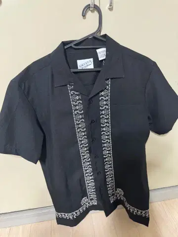 IRVINE PARK 블랙 반팔 셔츠 sullen