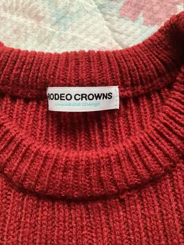 RODEO CROWNS 리브 레드 스웨터