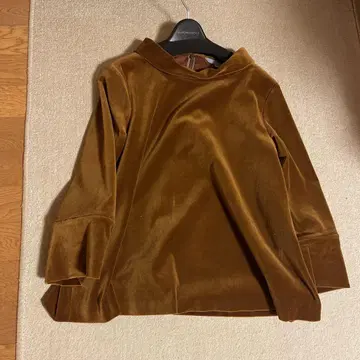 호메오 스타일 벨벳 블라우스 40
