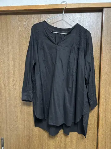 Elura 블랙 V넥 셔츠 F 사이즈