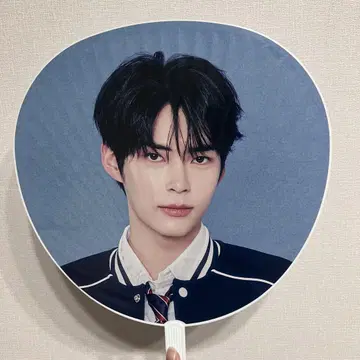 제로베이스 원 한빈 부채