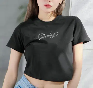 새상품 택 포함 Rady 반짝이 스톤 로고 크롭 길이 반팔 티셔츠