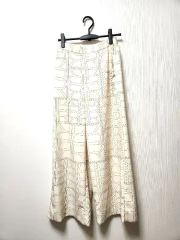 기하학 패턴 크림색 팬츠