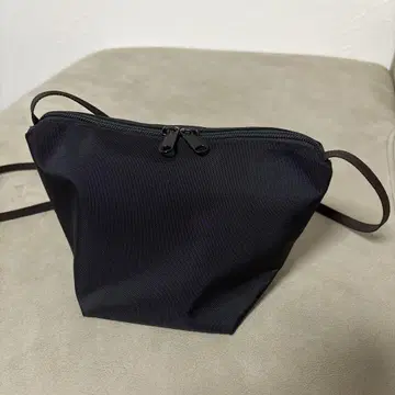 에르베샤 펠리에 2885N 나일론 보트형 숄더백 S 느와르