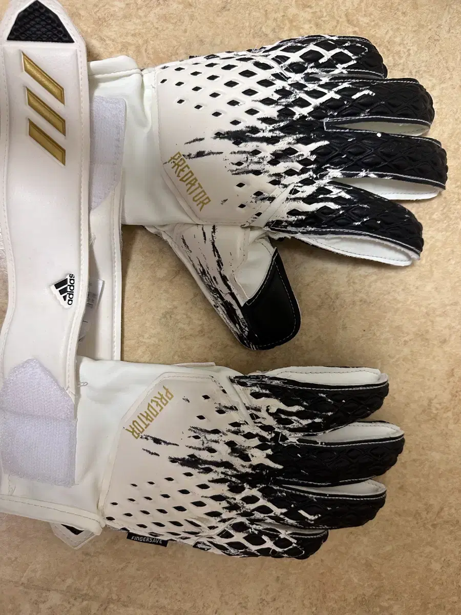 Predator Goalkeeper Gloves