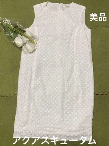 Aquascutum 화이트 꽃무늬 슬리브리스 원피스
