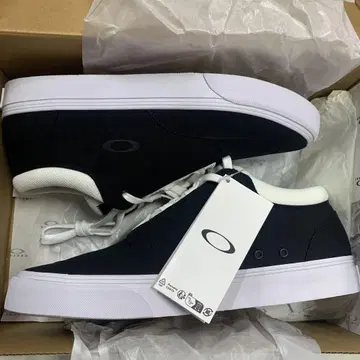 새상품 오클리 OAKLEY BANKS LOW CANVAS 블랙 28