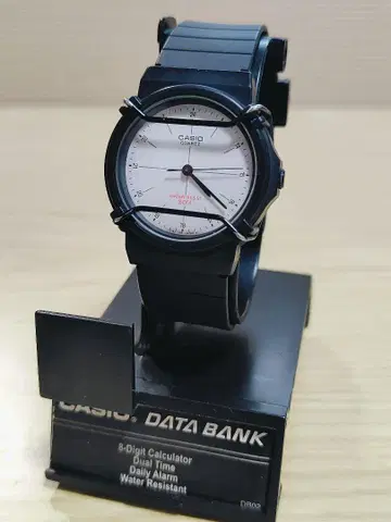 VINTAGE 1984's CASIO MQ-30W 아날로그 손목시계