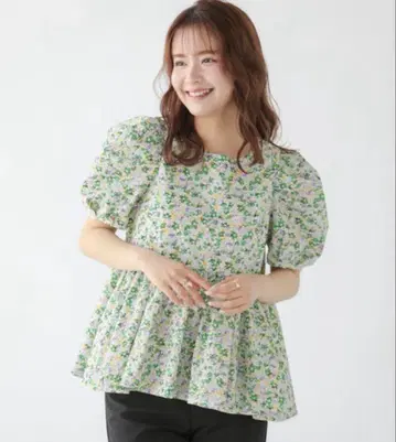 새상품급 fitmore 꽃무늬 프릴 페플럼 탑 반팔