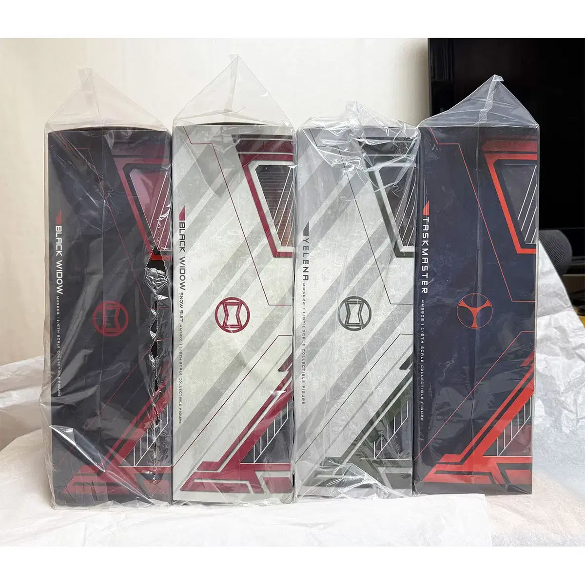 (Sealed) Hot Toys Black Widow Series 4-piece Bulk