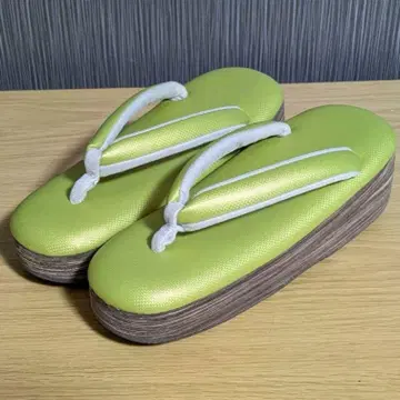 옅은 연두색 통굽 조리 일본 의류용 기모노