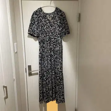 스토리 나인 꽃무늬 V 넥 맥시 길이 원피스