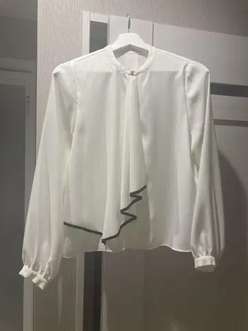 YAMADAYA 화이트 긴팔 블라우스 블랙 라인