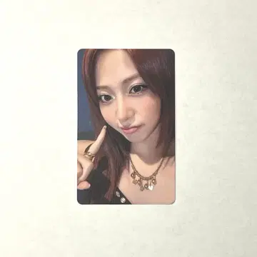 르세라핌 윤진 회장에서 한정판 나고야 트레이딩 카드 weverse