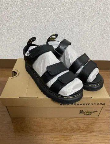 Dr. Martens 블랙 샌들