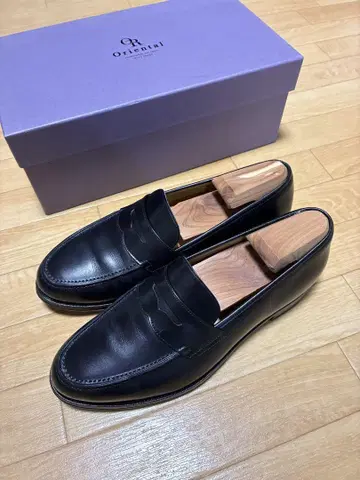 Oriental 블랙 가죽 로퍼 알버스
