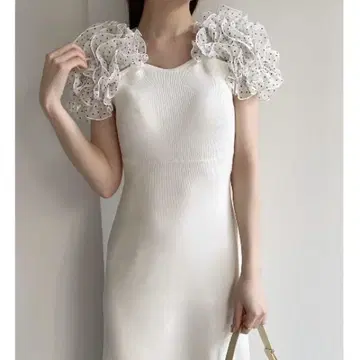 SNIDEL 2024SS 인트리그레이트 프릴 니트 원피스