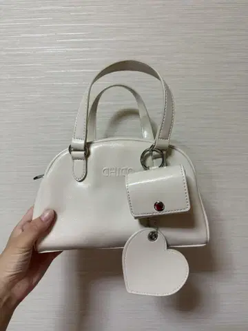 CHIC 화이트 핸드백