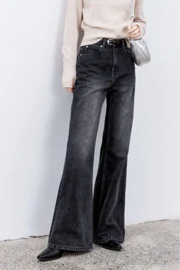 tageechita 타지치타 블랙 데님 미 플레어 데님 팬츠