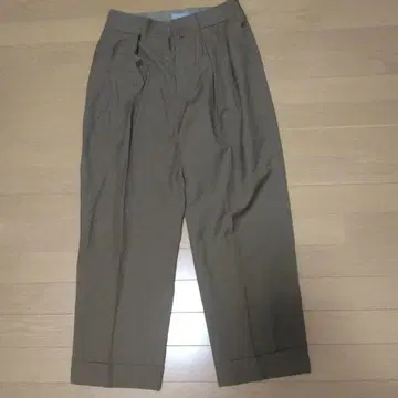 마가렛 호웰 카키 와이드 팬츠 사이즈 III