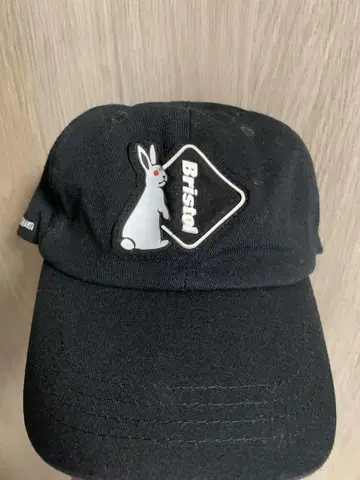 F R2 블랙 캡 토끼 자수