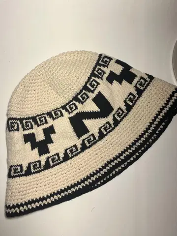 only ny 크러셔 모자 크리스탈 착용