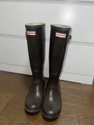 HUNTER 다크 브라운 장화 버클 포함