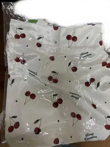 택 포함 허니시나몬 체리 패턴 토트백