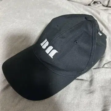 BABYMONSTER BM 로고 캡 블랙