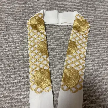화이트 레이어트 카라 골드 컬러 자수 꽃 무늬