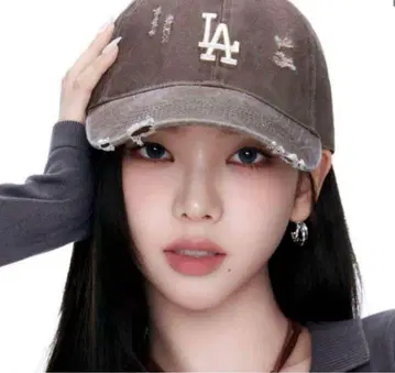 MLB 카리나 착용 모델 데미지 워시 캡