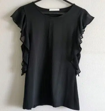 HUGOBOSS 프릴이 달린 블랙 콤비 탑 M 사이즈