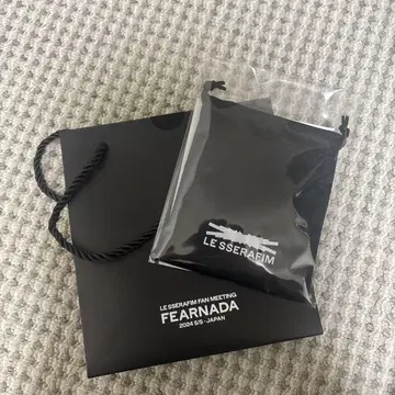 LE SSERAFIM FAN MEETING VIP 혜택 키링 & 브로치
