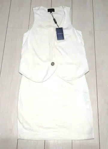 미사용 새상품 EMPORIOARMANI 슬리브리스 원피스 38