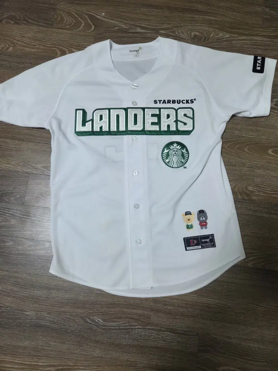 SSG Starbucks uniform.