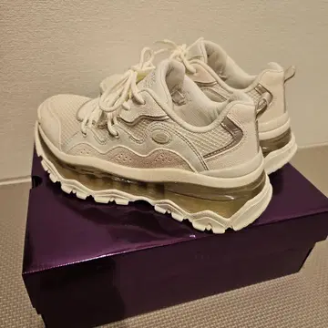 SKECHERS 스케쳐스 통굽 스니커즈 미사용품
