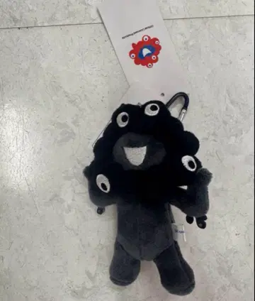 오사카 엑스포 검정 미야쿠미야쿠 카라비너 키링 블랙 스탠딩