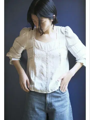 자라 로맨틱 자수 블라우스