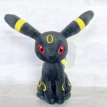 포켓몬 센터 앉아있는 블래키 봉제인형 포켓돌 2013