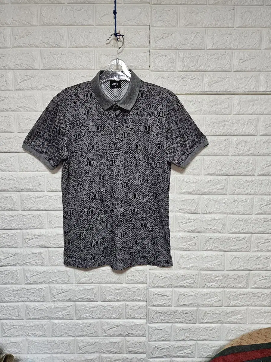 Like new) Lew Castel Authentic Men's Short Sleeve T-shirt 95